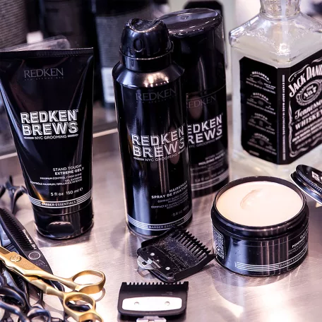 Redken BREWS - Work Hard Molding Paste - hajzselé - 150 ml